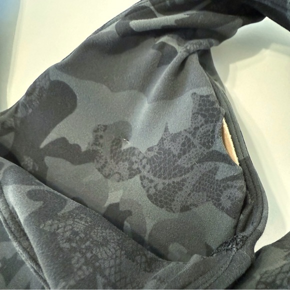 Lululemon hidden heritage black lace align a/b cup v-neck bra - Picture 3 of 7